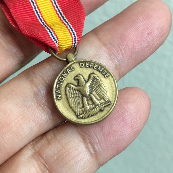 🖤Vtg NATIONAL DEFENSE military medal brooch - Picture 2 of 9